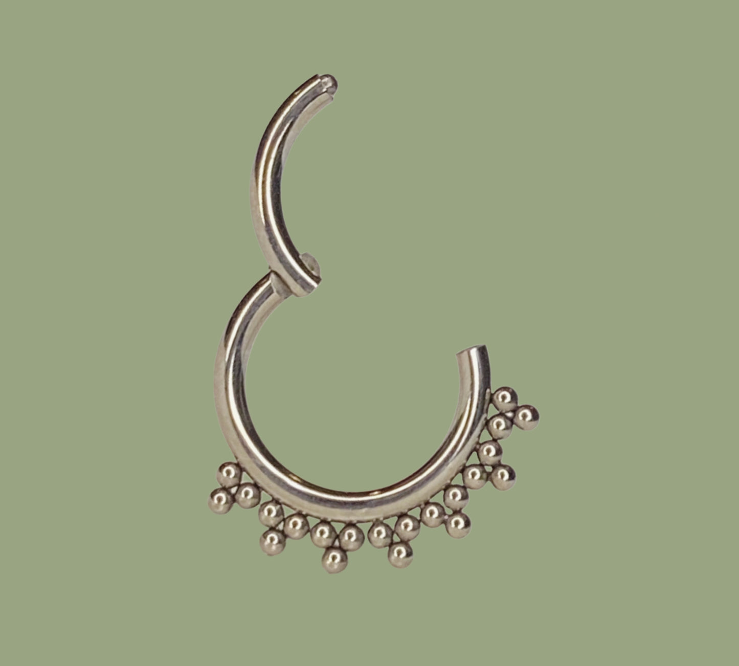 RING CON FASCIA DI PALLINE